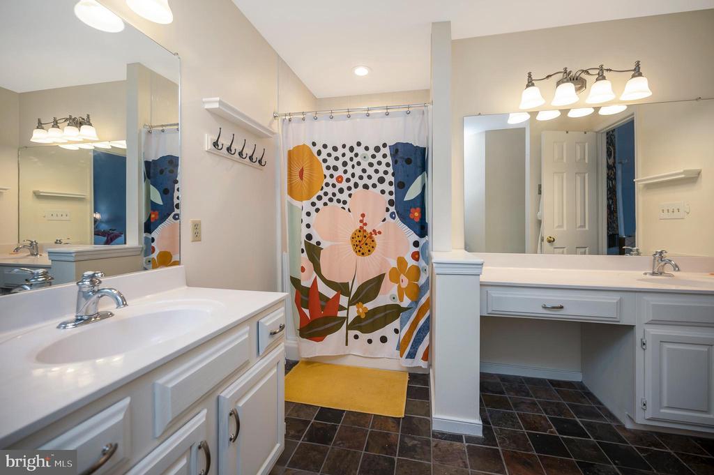 11912 OAKHURST DR, FREDERICKSBURG, Virginia 22407, 4 Bedrooms Bedrooms, ,2 BathroomsBathrooms,Residential,11912 OAKHURST DR,VASP2039674 MLS # VASP2039674