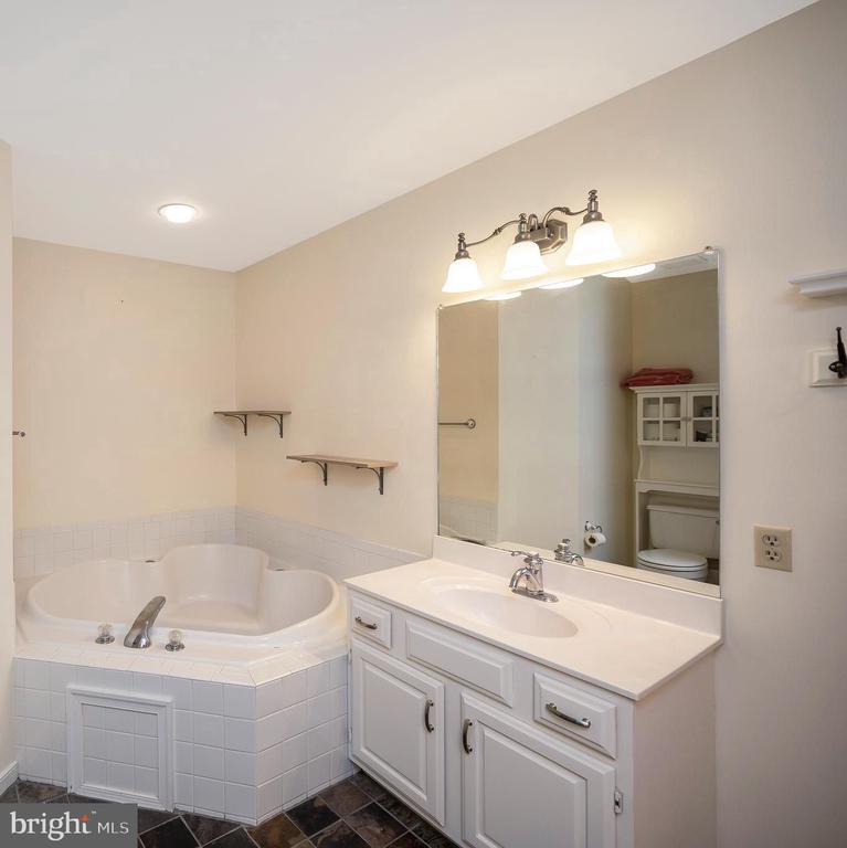 11912 OAKHURST DR, FREDERICKSBURG, Virginia 22407, 4 Bedrooms Bedrooms, ,2 BathroomsBathrooms,Residential,11912 OAKHURST DR,VASP2039674 MLS # VASP2039674