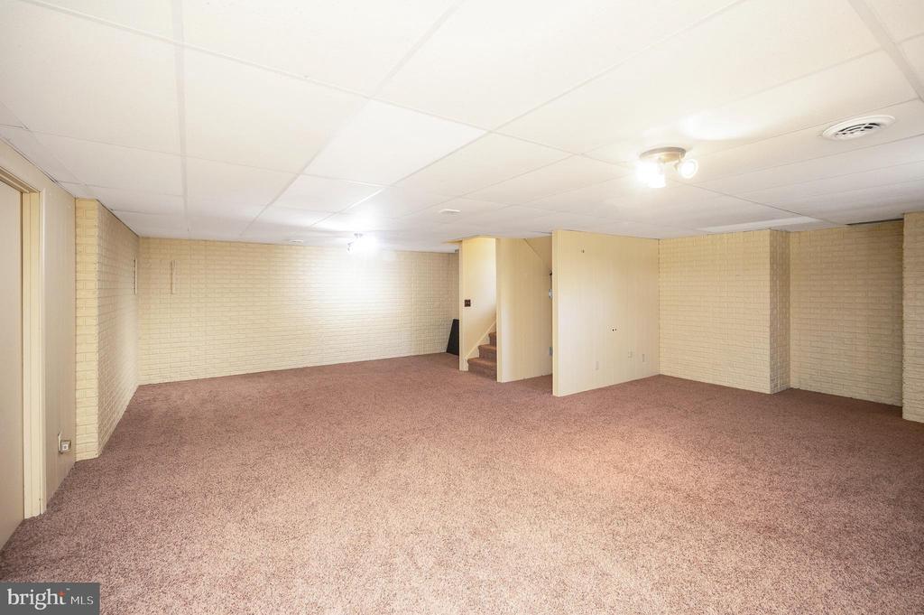 11912 OAKHURST DR, FREDERICKSBURG, Virginia 22407, 4 Bedrooms Bedrooms, ,2 BathroomsBathrooms,Residential,11912 OAKHURST DR,VASP2039674 MLS # VASP2039674