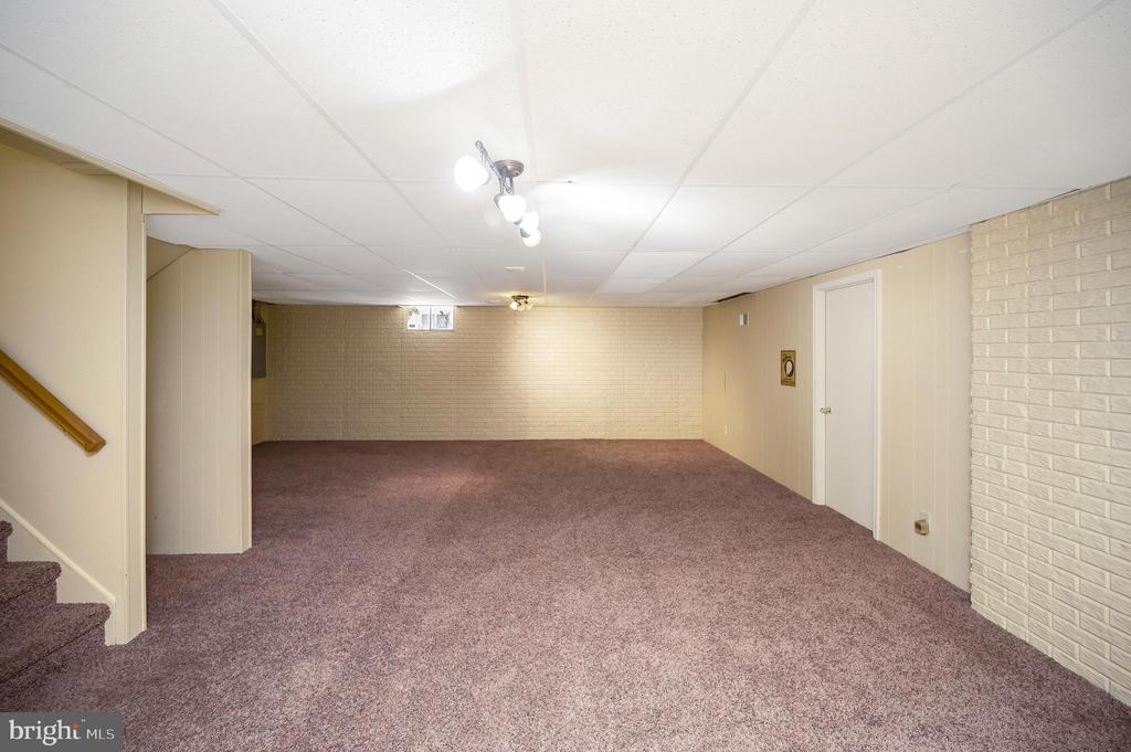 11912 OAKHURST DR, FREDERICKSBURG, Virginia 22407, 4 Bedrooms Bedrooms, ,2 BathroomsBathrooms,Residential,11912 OAKHURST DR,VASP2039674 MLS # VASP2039674