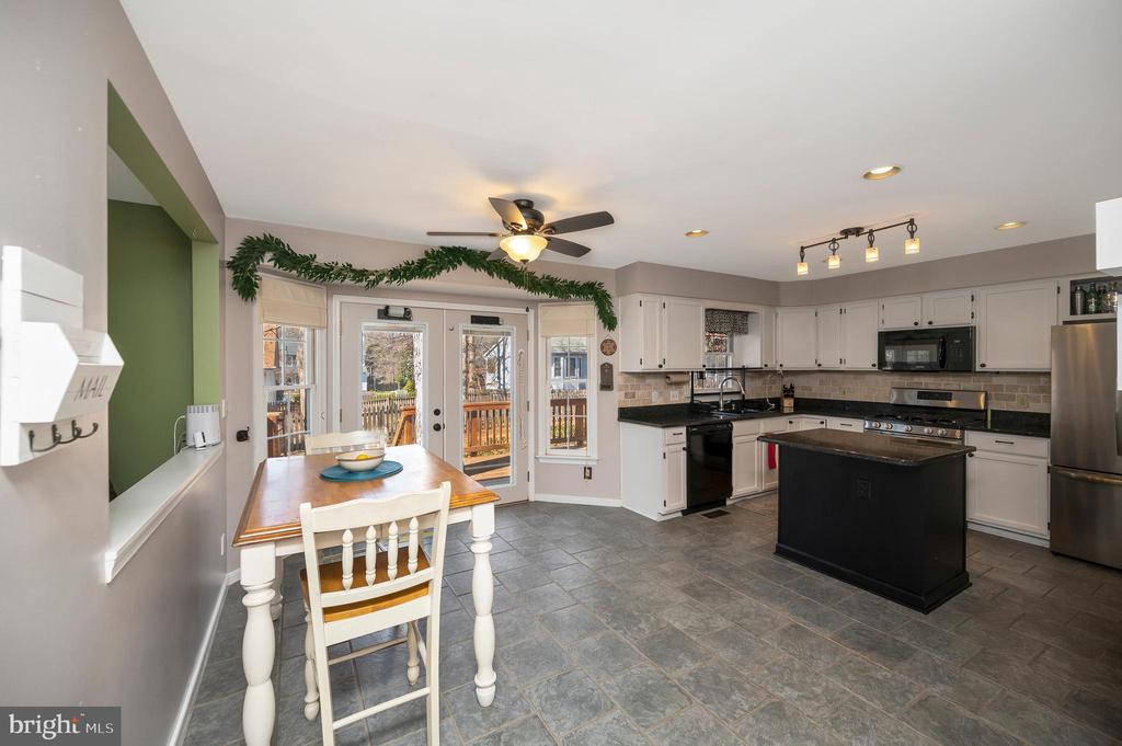 11912 OAKHURST DR, FREDERICKSBURG, Virginia 22407, 4 Bedrooms Bedrooms, ,2 BathroomsBathrooms,Residential,11912 OAKHURST DR,VASP2039674 MLS # VASP2039674