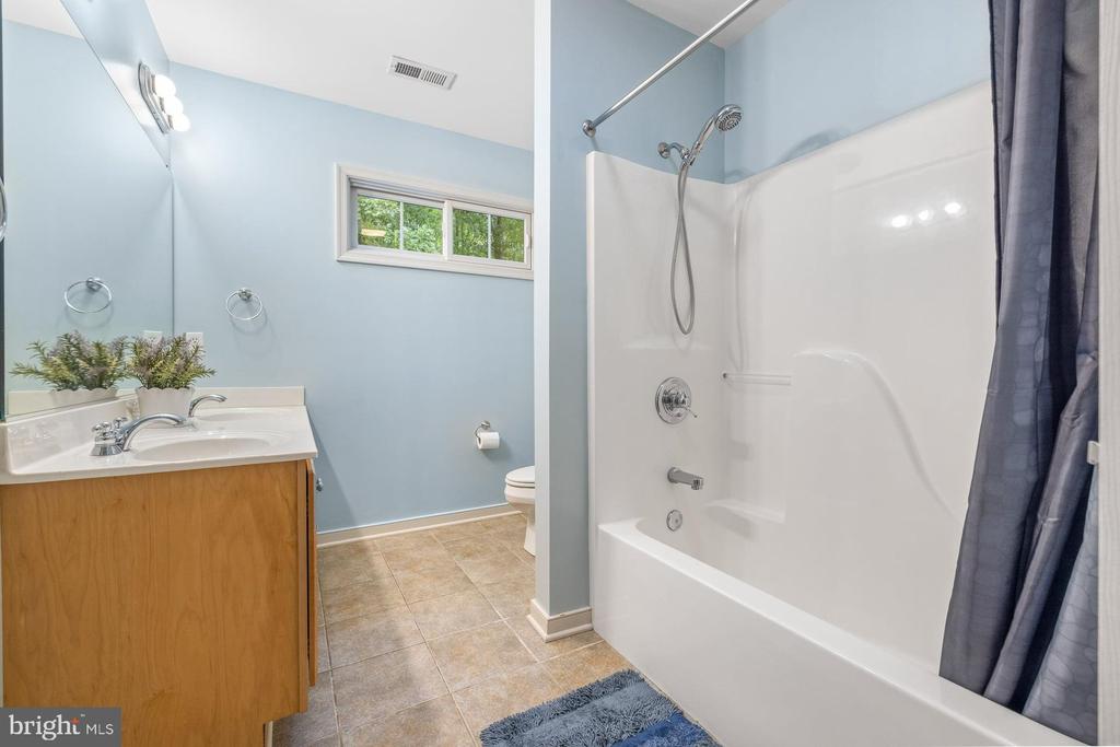 198 JEFFERSON DR, PALMYRA, Virginia 22963, 4 Bedrooms Bedrooms, ,3 BathroomsBathrooms,Residential,198 JEFFERSON DR,VAFN2000530 MLS # VAFN2000530