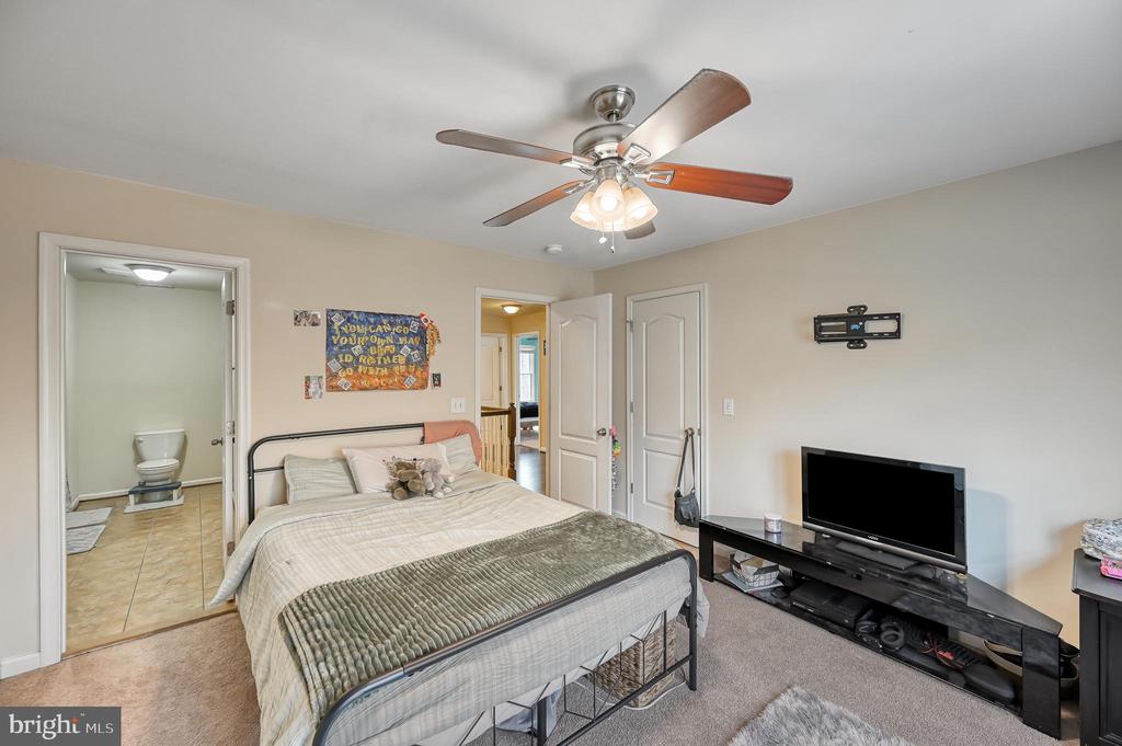 9490 VANREENAN WAY, SPOTSYLVANIA, Virginia 22551, 5 Bedrooms Bedrooms, ,4 BathroomsBathrooms,Residential,9490 VANREENAN WAY,VASP2039874 MLS # VASP2039874