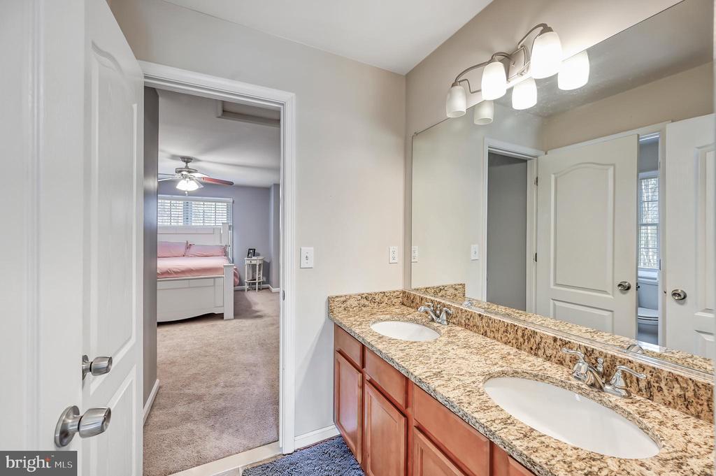 9490 VANREENAN WAY, SPOTSYLVANIA, Virginia 22551, 5 Bedrooms Bedrooms, ,4 BathroomsBathrooms,Residential,9490 VANREENAN WAY,VASP2039874 MLS # VASP2039874