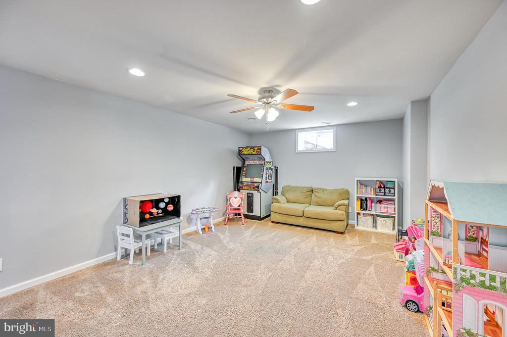 9490 VANREENAN WAY, SPOTSYLVANIA, Virginia 22551, 5 Bedrooms Bedrooms, ,4 BathroomsBathrooms,Residential,9490 VANREENAN WAY,VASP2039874 MLS # VASP2039874