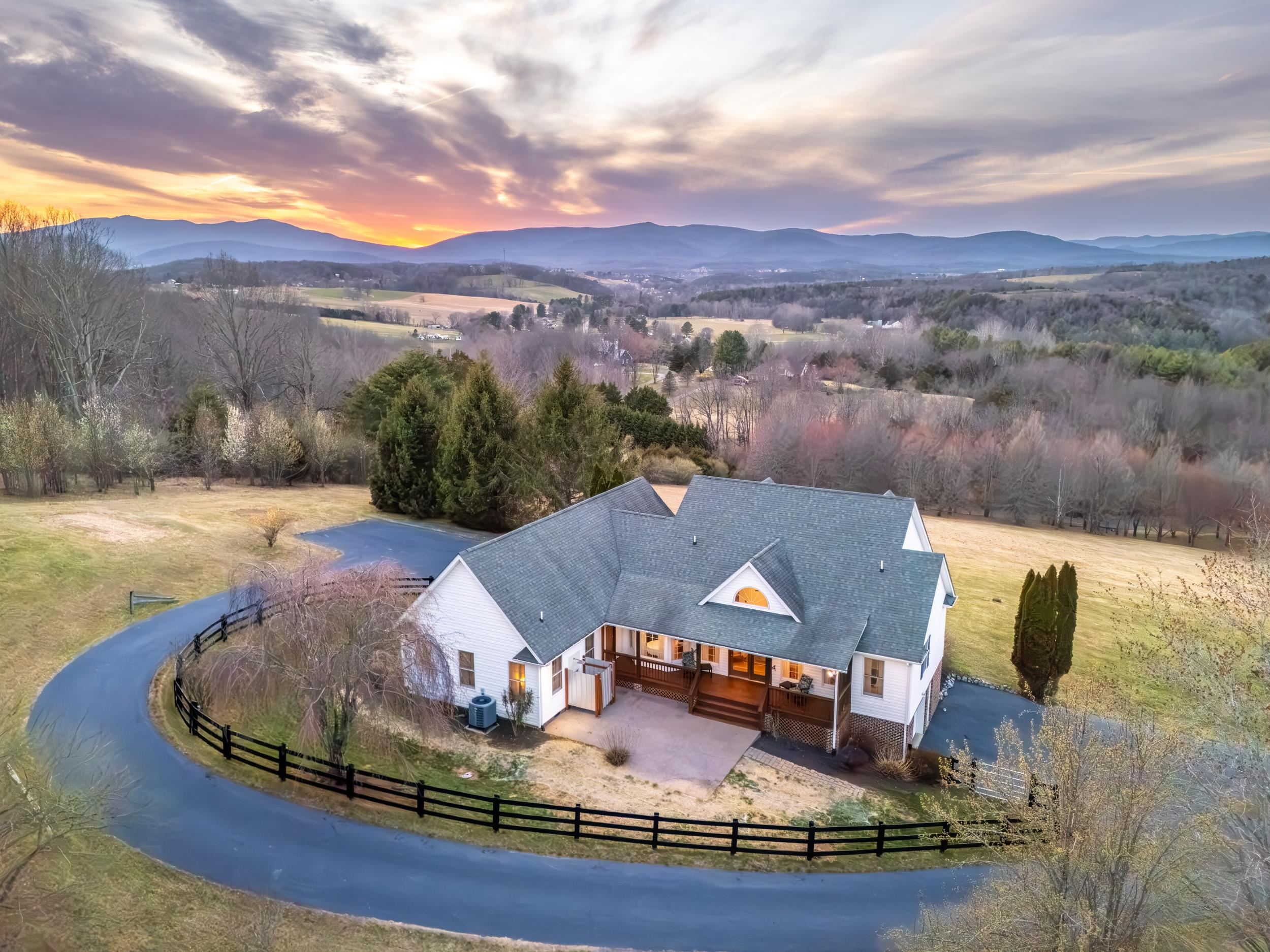 173 EASTWOOD DR, STAUNTON, Virginia 24401, 4 Bedrooms Bedrooms, ,3 BathroomsBathrooms,Residential,173 EASTWOOD DR,674376 MLS # 674376