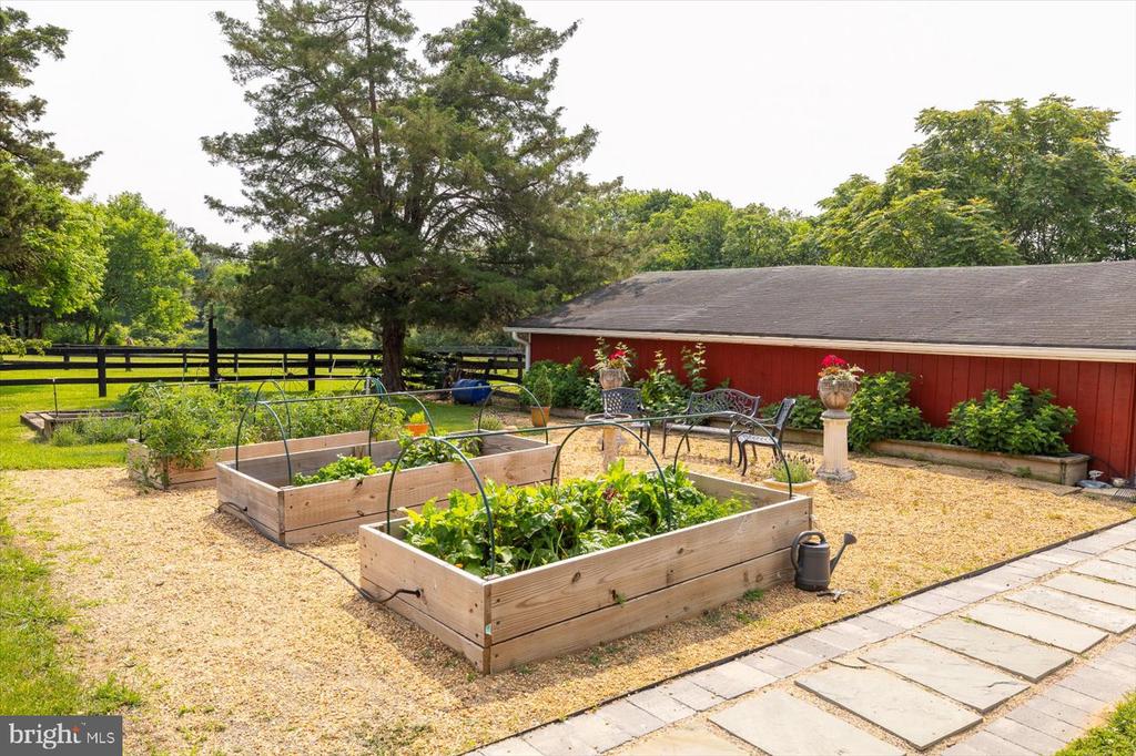 23494 VILLAGE RD, UNIONVILLE, Virginia 22567, 6 Bedrooms Bedrooms, ,4 BathroomsBathrooms,Residential,Lynn Haven Manor,23494 VILLAGE RD,VAOR2013488 MLS # VAOR2013488