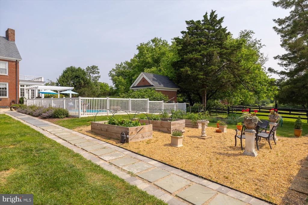 23494 VILLAGE RD, UNIONVILLE, Virginia 22567, 6 Bedrooms Bedrooms, ,4 BathroomsBathrooms,Residential,Lynn Haven Manor,23494 VILLAGE RD,VAOR2013488 MLS # VAOR2013488