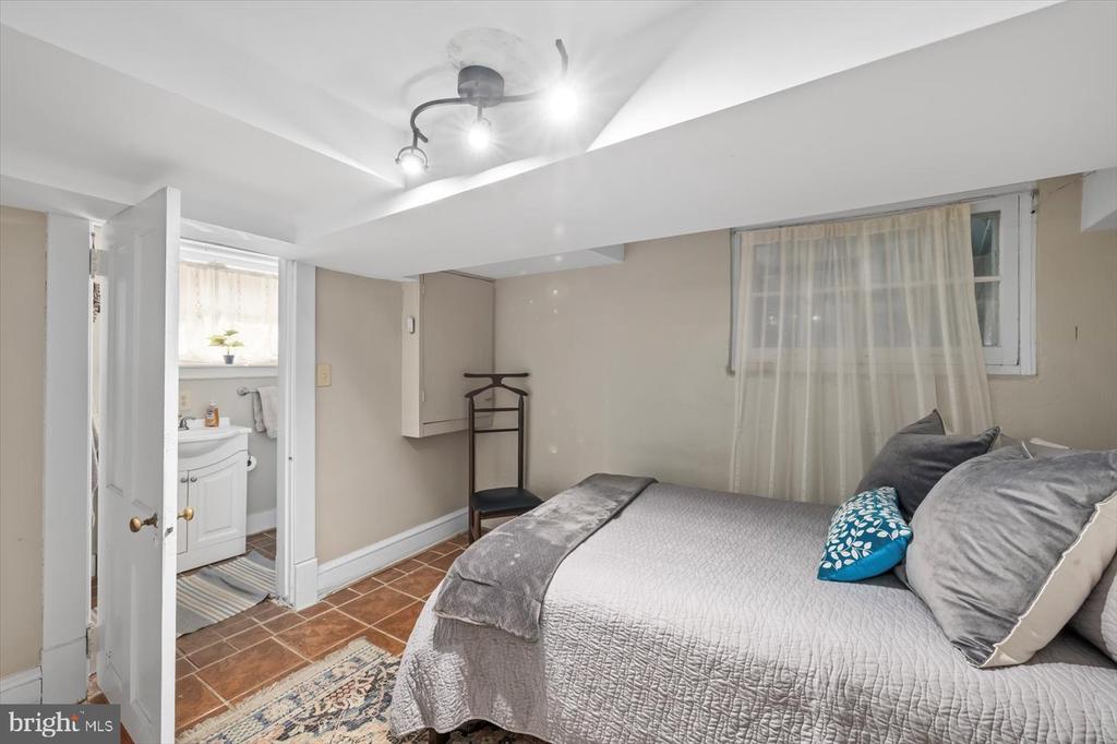 23494 VILLAGE RD, UNIONVILLE, Virginia 22567, 6 Bedrooms Bedrooms, ,4 BathroomsBathrooms,Residential,Lynn Haven Manor,23494 VILLAGE RD,VAOR2013488 MLS # VAOR2013488