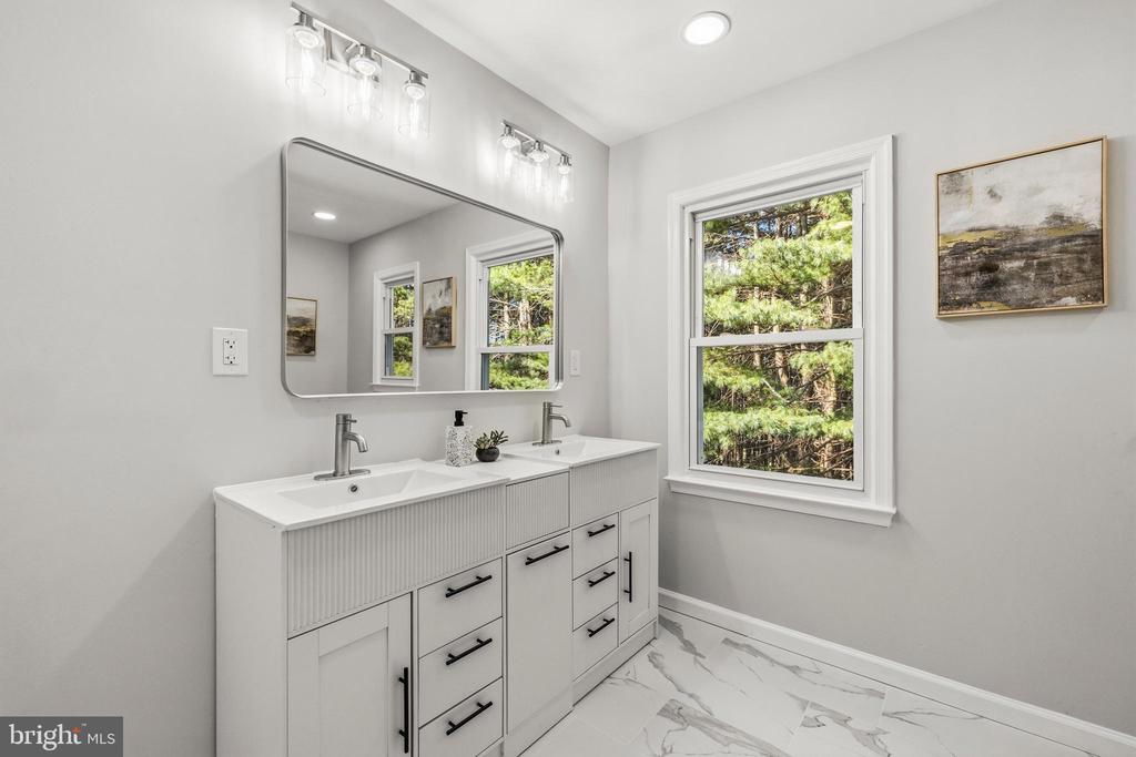 5623 WILSHIRE CT, WARRENTON, Virginia, 4 Bedrooms Bedrooms, ,3 BathroomsBathrooms,Residential,5623 WILSHIRE CT,VAFQ2020858 MLS # VAFQ2020858