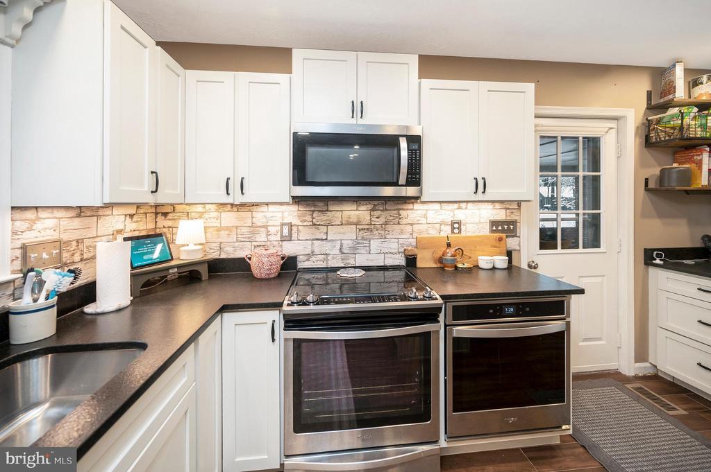 3201 LAKEVIEW PKWY, LOCUST GROVE, Virginia 22508, 3 Bedrooms Bedrooms, ,2 BathroomsBathrooms,Residential,LAKE OF THE WOODS ASSOCIATION,3201 LAKEVIEW PKWY,VAOR2013254 MLS # VAOR2013254