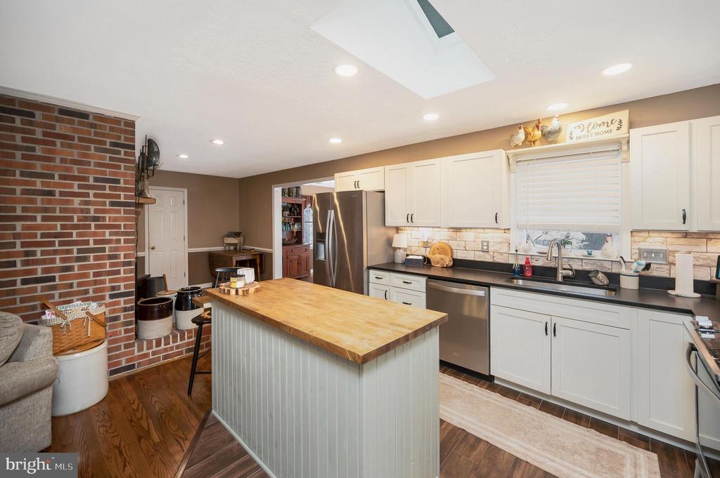 3201 LAKEVIEW PKWY, LOCUST GROVE, Virginia 22508, 3 Bedrooms Bedrooms, ,2 BathroomsBathrooms,Residential,LAKE OF THE WOODS ASSOCIATION,3201 LAKEVIEW PKWY,VAOR2013254 MLS # VAOR2013254