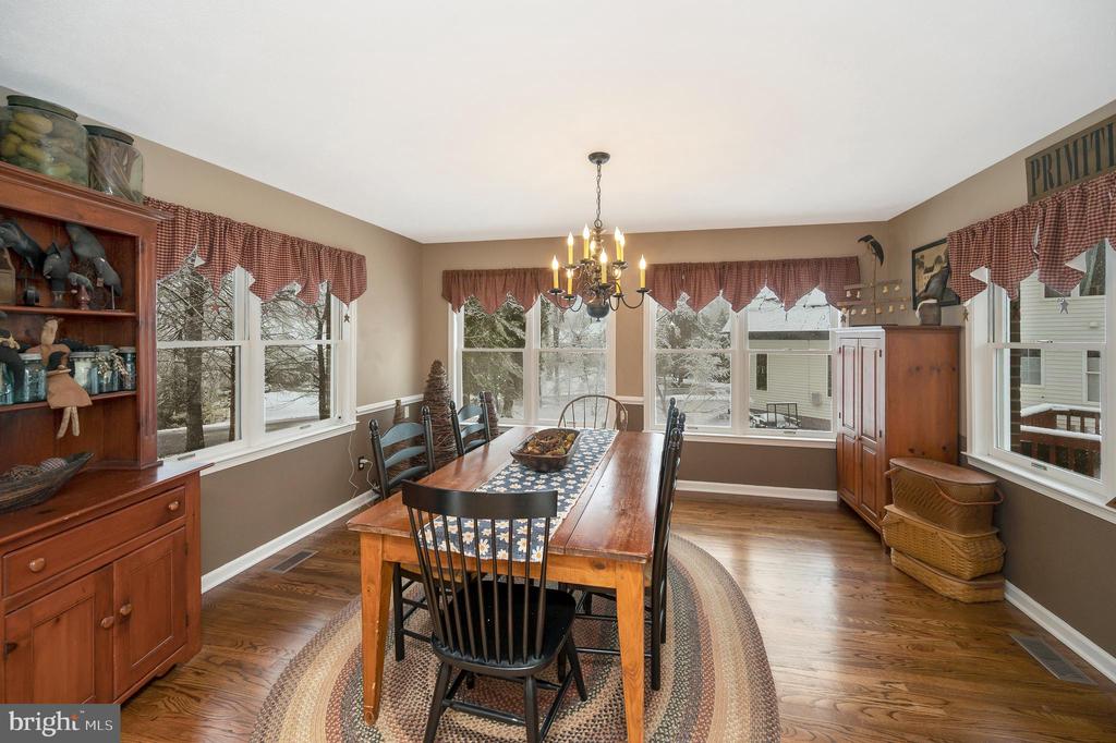 3201 LAKEVIEW PKWY, LOCUST GROVE, Virginia 22508, 3 Bedrooms Bedrooms, ,2 BathroomsBathrooms,Residential,LAKE OF THE WOODS ASSOCIATION,3201 LAKEVIEW PKWY,VAOR2013254 MLS # VAOR2013254