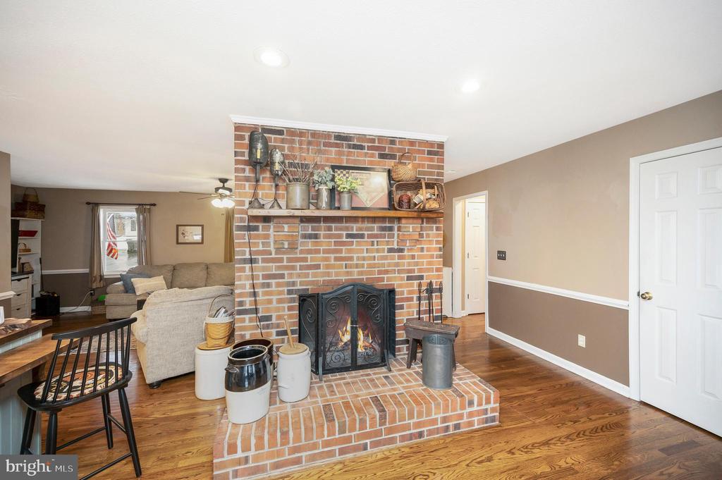 3201 LAKEVIEW PKWY, LOCUST GROVE, Virginia 22508, 3 Bedrooms Bedrooms, ,2 BathroomsBathrooms,Residential,LAKE OF THE WOODS ASSOCIATION,3201 LAKEVIEW PKWY,VAOR2013254 MLS # VAOR2013254