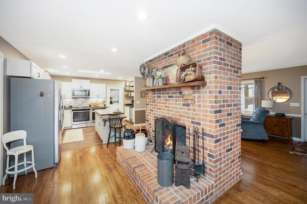 3201 LAKEVIEW PKWY, LOCUST GROVE, Virginia 22508, 3 Bedrooms Bedrooms, ,2 BathroomsBathrooms,Residential,LAKE OF THE WOODS ASSOCIATION,3201 LAKEVIEW PKWY,VAOR2013254 MLS # VAOR2013254