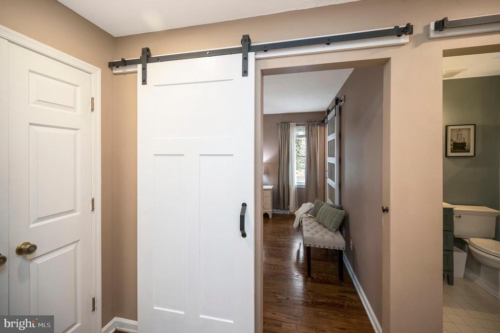 3201 LAKEVIEW PKWY, LOCUST GROVE, Virginia 22508, 3 Bedrooms Bedrooms, ,2 BathroomsBathrooms,Residential,LAKE OF THE WOODS ASSOCIATION,3201 LAKEVIEW PKWY,VAOR2013254 MLS # VAOR2013254