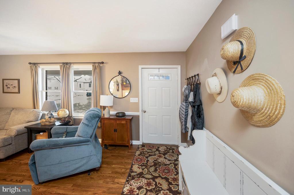 3201 LAKEVIEW PKWY, LOCUST GROVE, Virginia 22508, 3 Bedrooms Bedrooms, ,2 BathroomsBathrooms,Residential,LAKE OF THE WOODS ASSOCIATION,3201 LAKEVIEW PKWY,VAOR2013254 MLS # VAOR2013254