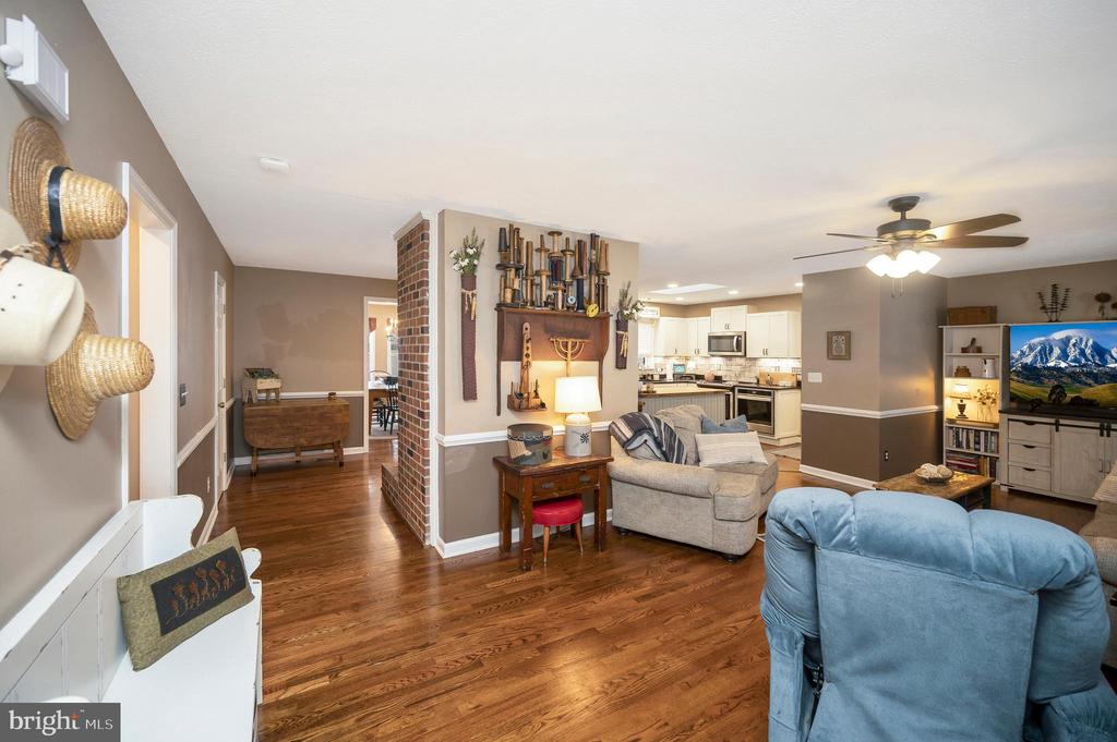 3201 LAKEVIEW PKWY, LOCUST GROVE, Virginia 22508, 3 Bedrooms Bedrooms, ,2 BathroomsBathrooms,Residential,LAKE OF THE WOODS ASSOCIATION,3201 LAKEVIEW PKWY,VAOR2013254 MLS # VAOR2013254