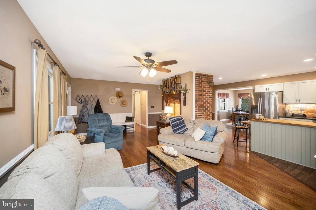 3201 LAKEVIEW PKWY, LOCUST GROVE, Virginia 22508, 3 Bedrooms Bedrooms, ,2 BathroomsBathrooms,Residential,LAKE OF THE WOODS ASSOCIATION,3201 LAKEVIEW PKWY,VAOR2013254 MLS # VAOR2013254