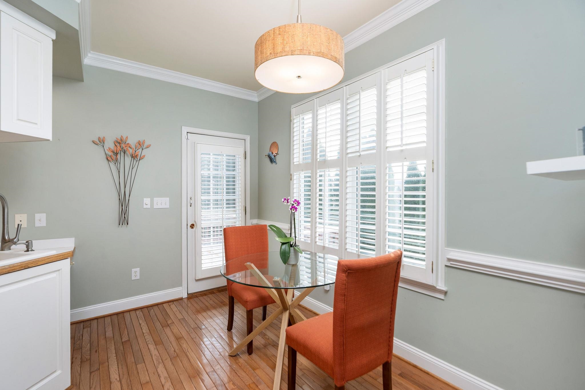 Perfect for that morning coffee & newspaper. Convenient access to the deck.