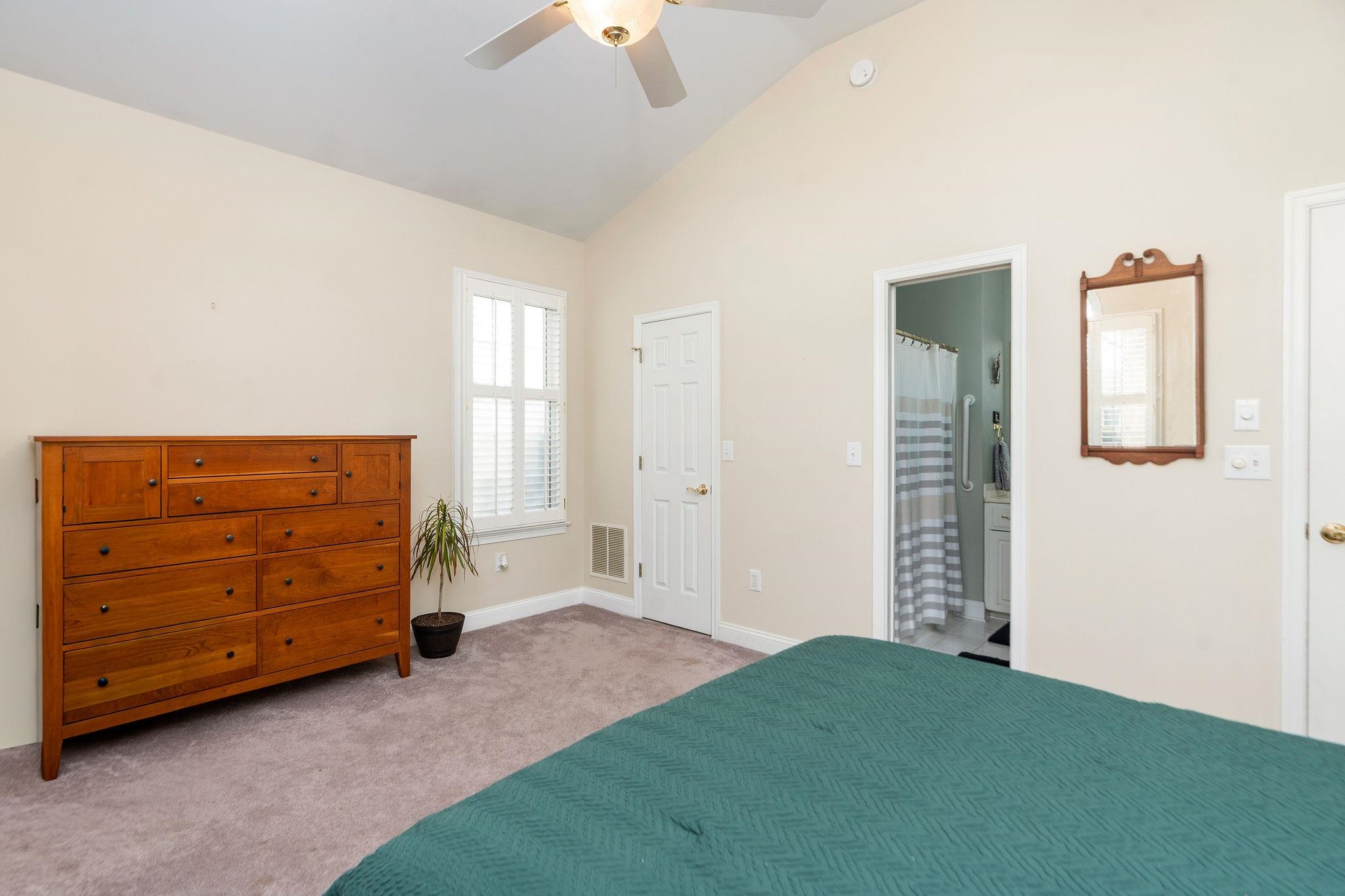 Approx. measurements 15'8