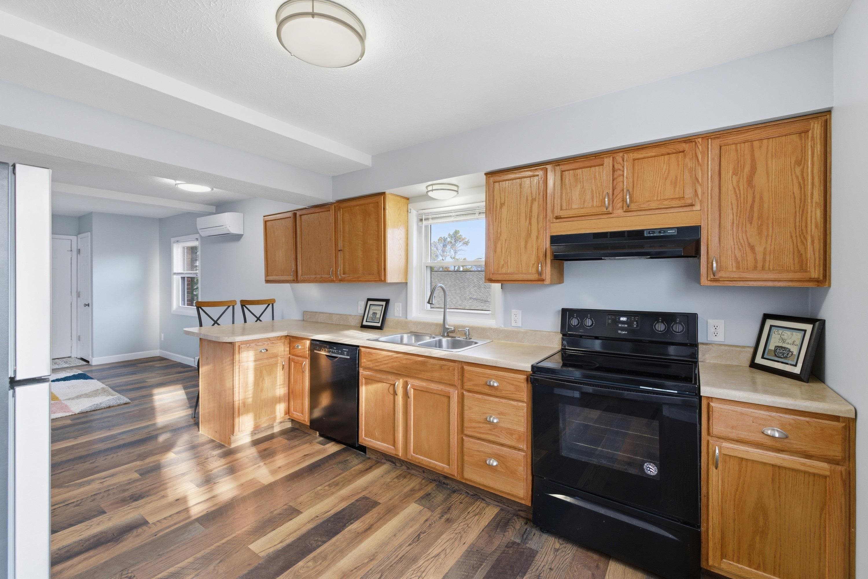 349 SUMMIT ST, HARRISONBURG, Virginia 22802, 4 Bedrooms Bedrooms, ,2 BathroomsBathrooms,Residential,349 SUMMIT ST,674378 MLS # 674378