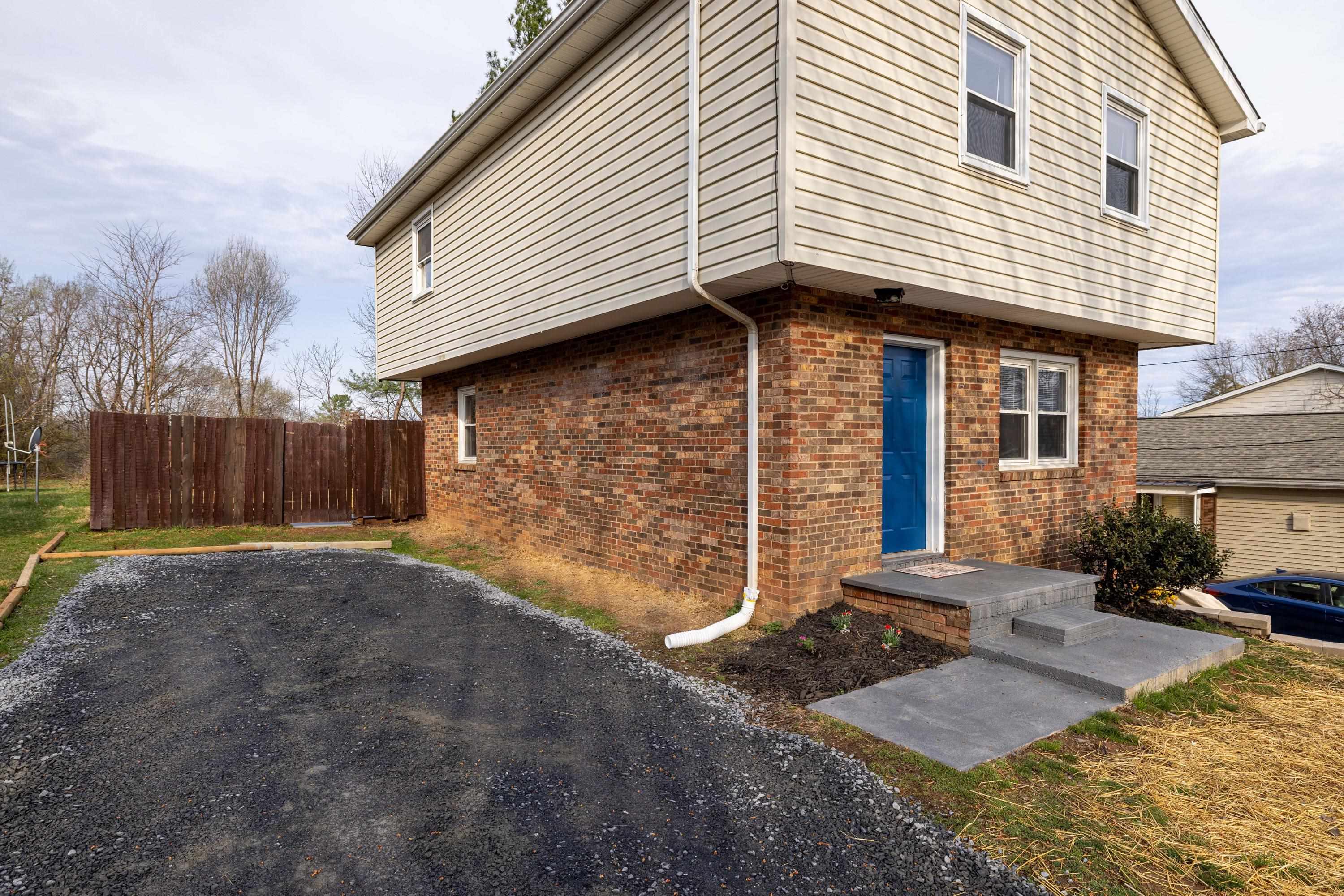 349 SUMMIT ST, HARRISONBURG, Virginia 22802, 4 Bedrooms Bedrooms, ,2 BathroomsBathrooms,Residential,349 SUMMIT ST,674378 MLS # 674378