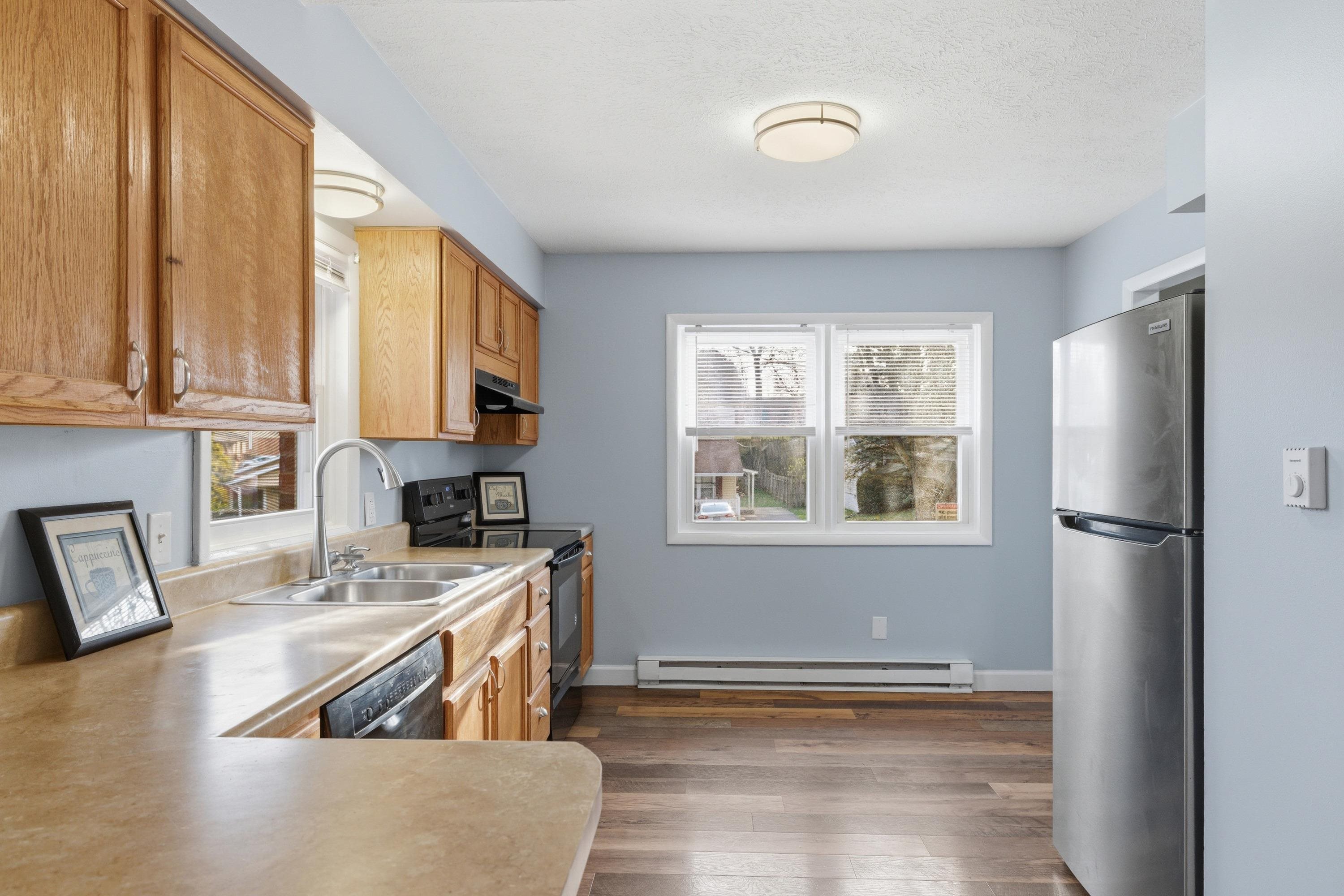 349 SUMMIT ST, HARRISONBURG, Virginia 22802, 4 Bedrooms Bedrooms, ,2 BathroomsBathrooms,Residential,349 SUMMIT ST,674378 MLS # 674378