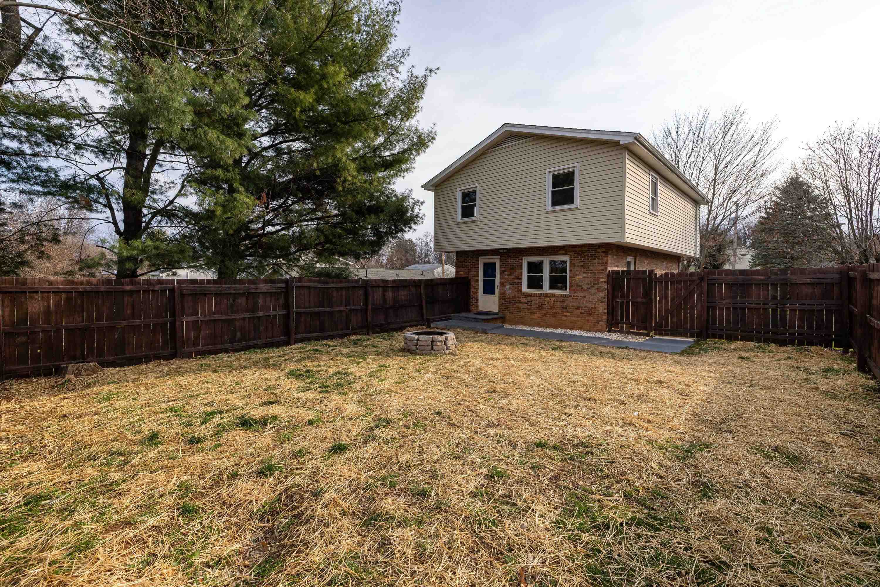 349 SUMMIT ST, HARRISONBURG, Virginia 22802, 4 Bedrooms Bedrooms, ,2 BathroomsBathrooms,Residential,349 SUMMIT ST,674378 MLS # 674378