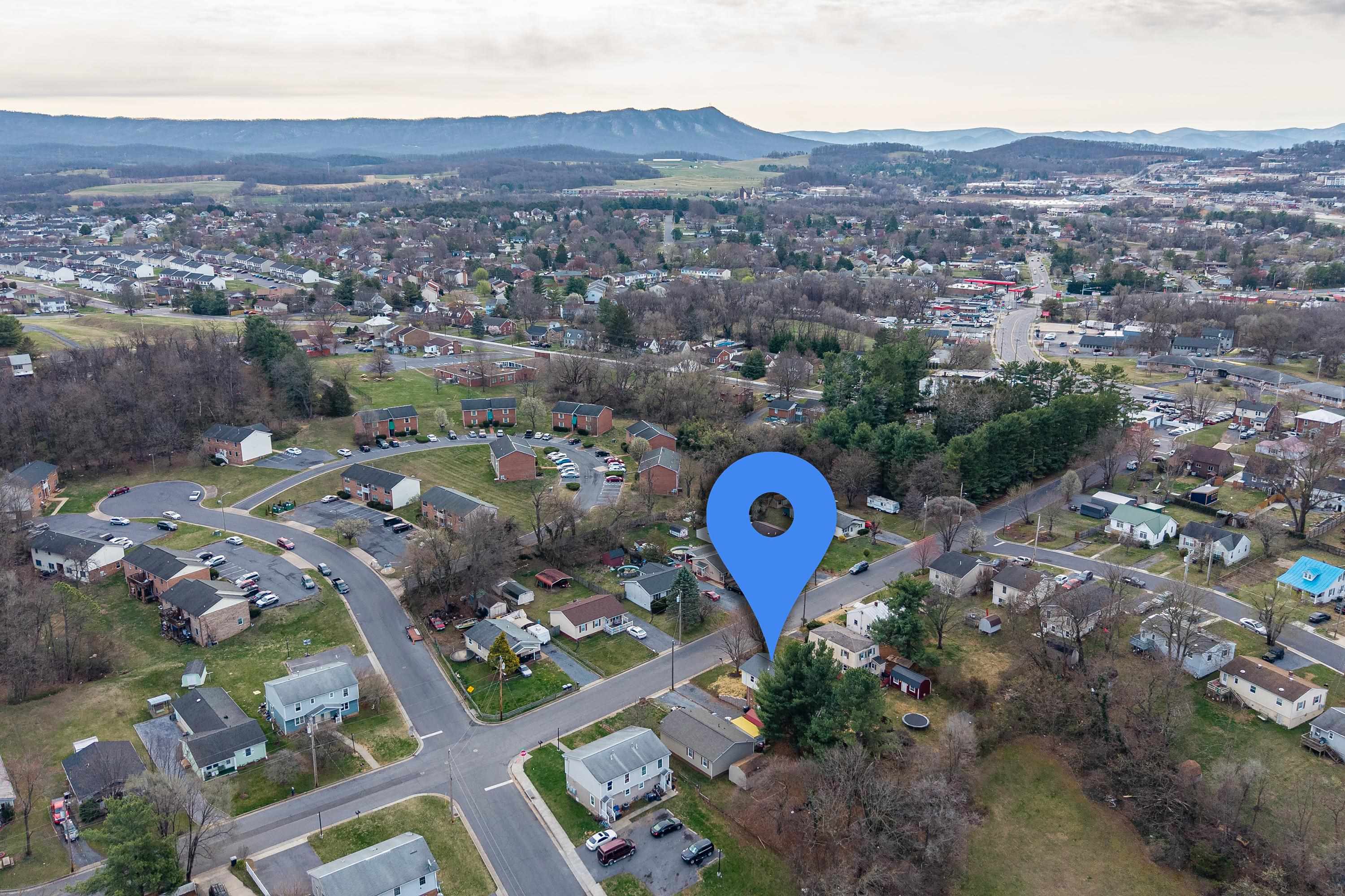 349 SUMMIT ST, HARRISONBURG, Virginia 22802, 4 Bedrooms Bedrooms, ,2 BathroomsBathrooms,Residential,349 SUMMIT ST,674378 MLS # 674378