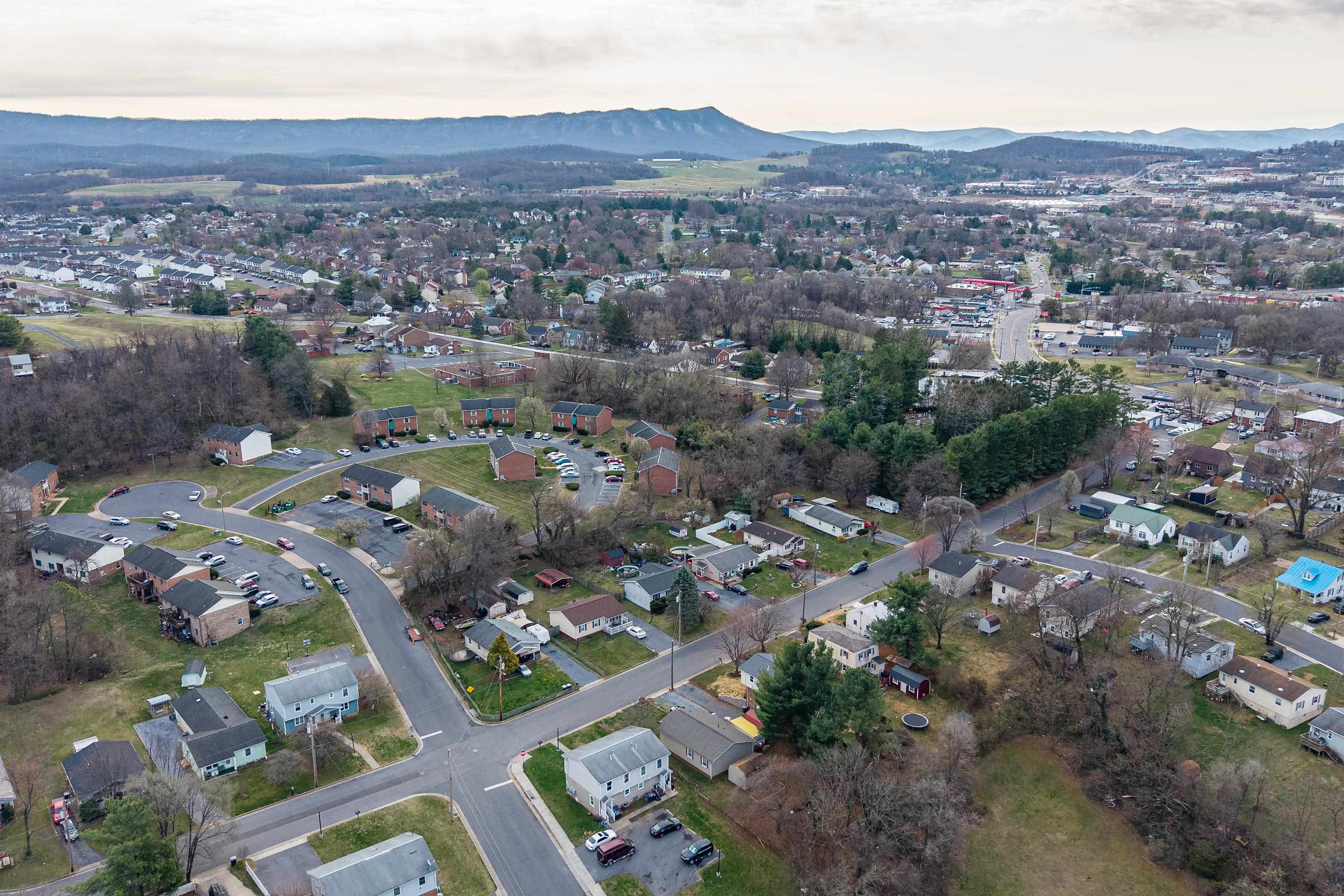 349 SUMMIT ST, HARRISONBURG, Virginia 22802, 4 Bedrooms Bedrooms, ,2 BathroomsBathrooms,Residential,349 SUMMIT ST,674378 MLS # 674378