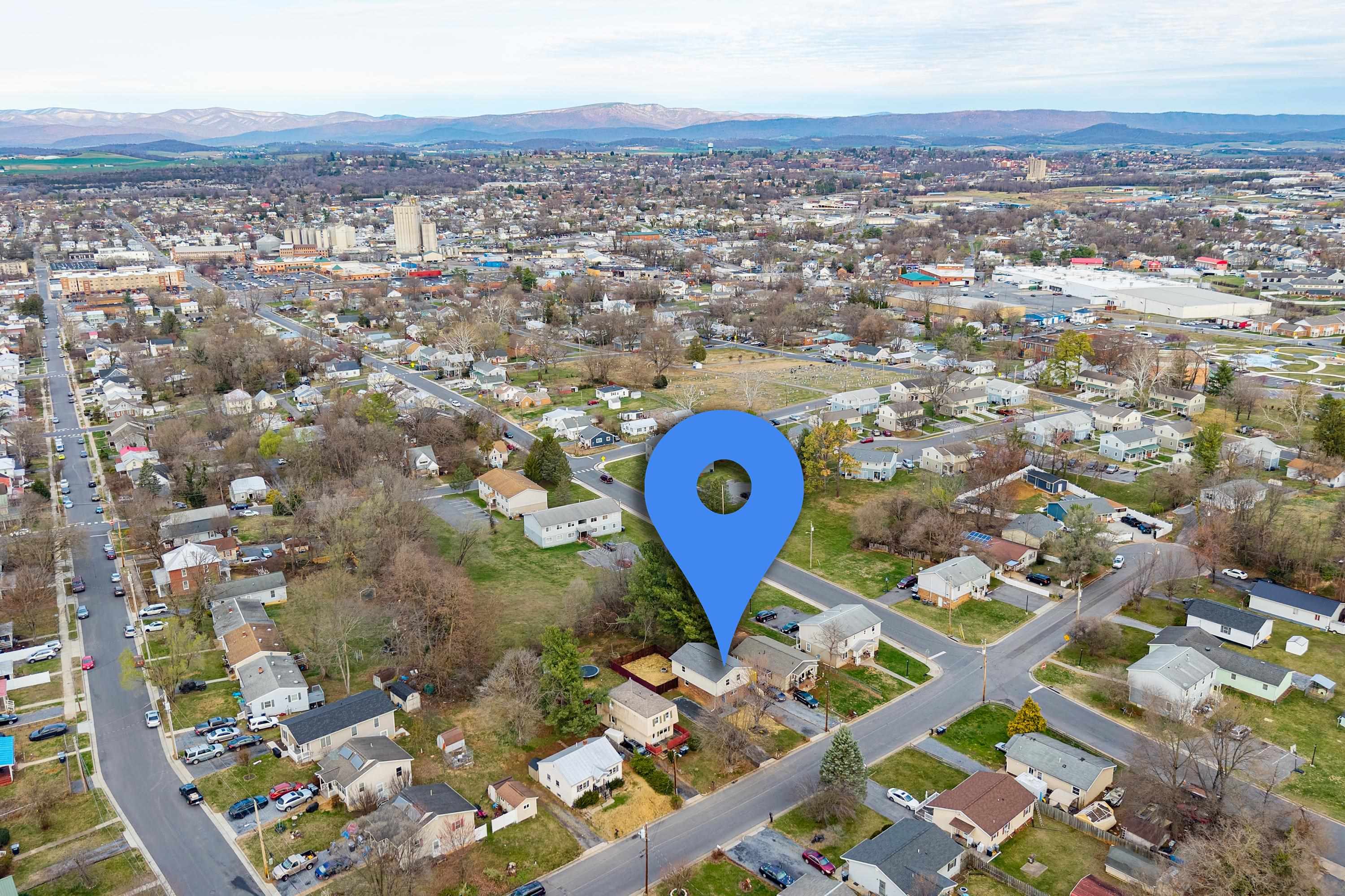 349 SUMMIT ST, HARRISONBURG, Virginia 22802, 4 Bedrooms Bedrooms, ,2 BathroomsBathrooms,Residential,349 SUMMIT ST,674378 MLS # 674378