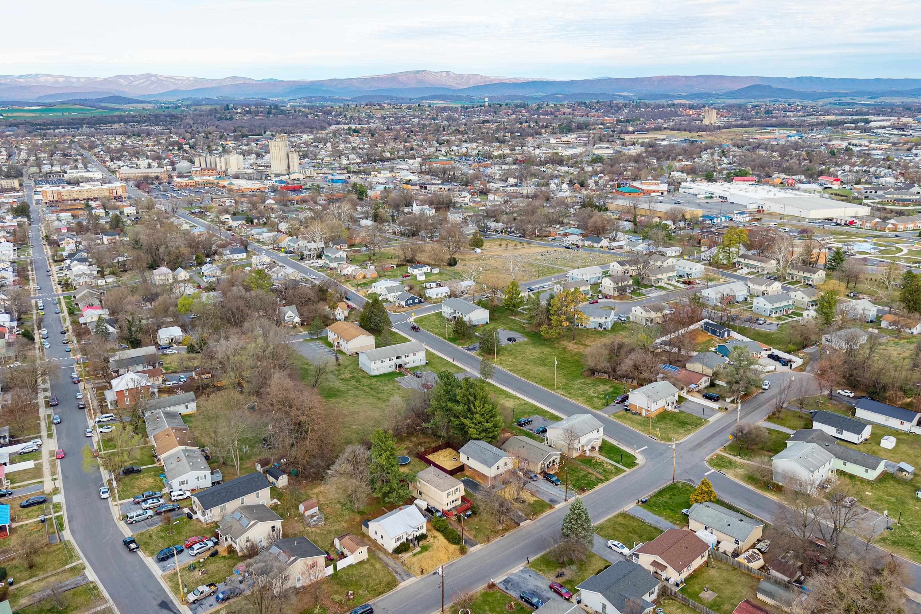 349 SUMMIT ST, HARRISONBURG, Virginia 22802, 4 Bedrooms Bedrooms, ,2 BathroomsBathrooms,Residential,349 SUMMIT ST,674378 MLS # 674378