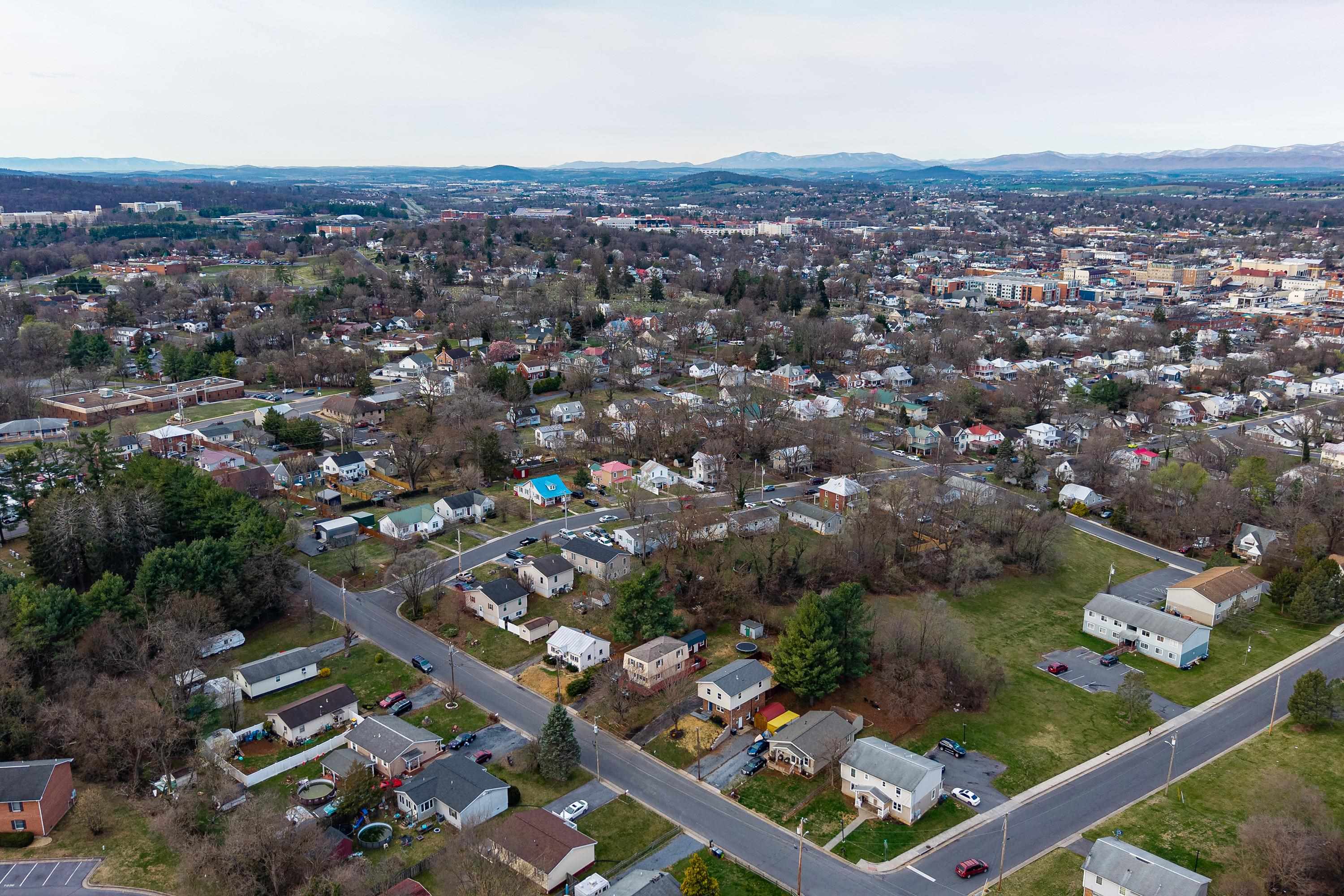 349 SUMMIT ST, HARRISONBURG, Virginia 22802, 4 Bedrooms Bedrooms, ,2 BathroomsBathrooms,Residential,349 SUMMIT ST,674378 MLS # 674378