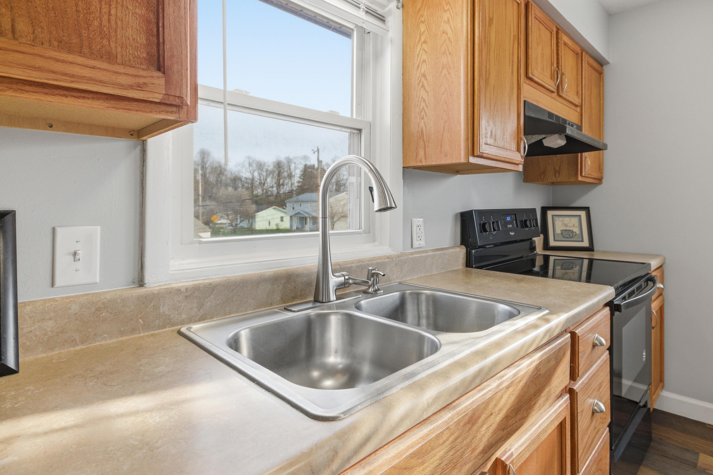 349 SUMMIT ST, HARRISONBURG, Virginia 22802, 4 Bedrooms Bedrooms, ,2 BathroomsBathrooms,Residential,349 SUMMIT ST,674378 MLS # 674378