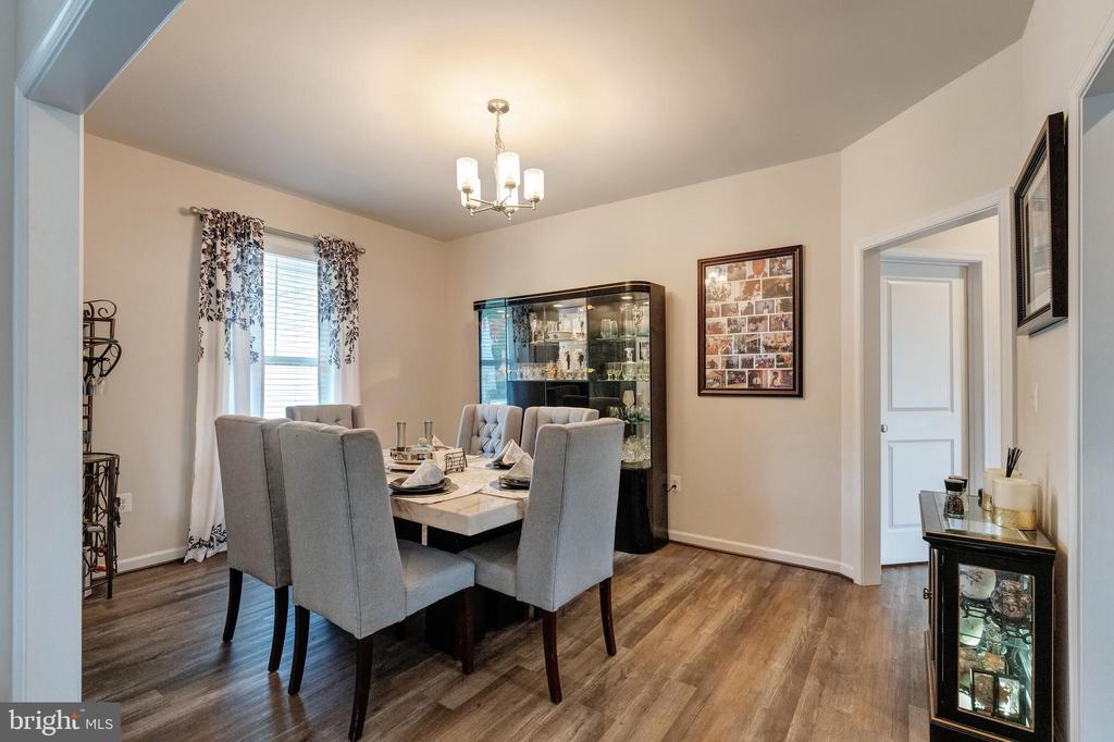 11726 ROBIN WOODS CIR, SPOTSYLVANIA, Virginia 22551, 3 Bedrooms Bedrooms, ,3 BathroomsBathrooms,Residential,11726 ROBIN WOODS CIR,VASP2040026 MLS # VASP2040026