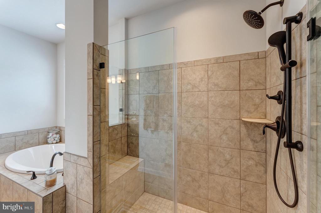 11726 ROBIN WOODS CIR, SPOTSYLVANIA, Virginia 22551, 3 Bedrooms Bedrooms, ,3 BathroomsBathrooms,Residential,11726 ROBIN WOODS CIR,VASP2040026 MLS # VASP2040026