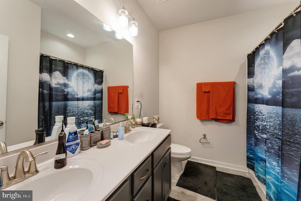 11726 ROBIN WOODS CIR, SPOTSYLVANIA, Virginia 22551, 3 Bedrooms Bedrooms, ,3 BathroomsBathrooms,Residential,11726 ROBIN WOODS CIR,VASP2040026 MLS # VASP2040026