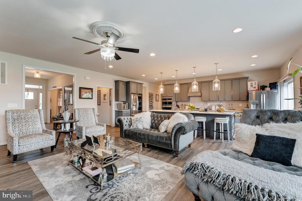 11726 ROBIN WOODS CIR, SPOTSYLVANIA, Virginia 22551, 3 Bedrooms Bedrooms, ,3 BathroomsBathrooms,Residential,11726 ROBIN WOODS CIR,VASP2040026 MLS # VASP2040026