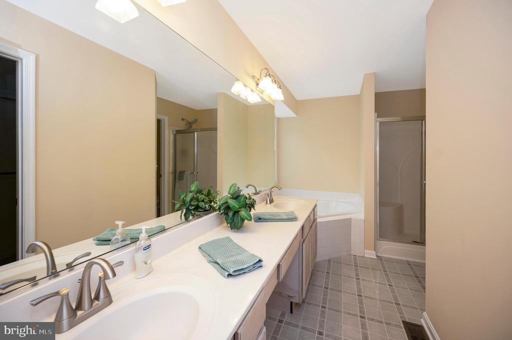 1115 EASTOVER PKWY, LOCUST GROVE, Virginia 22508, 4 Bedrooms Bedrooms, ,3 BathroomsBathrooms,Residential,1115 EASTOVER PKWY,VAOR2013534 MLS # VAOR2013534