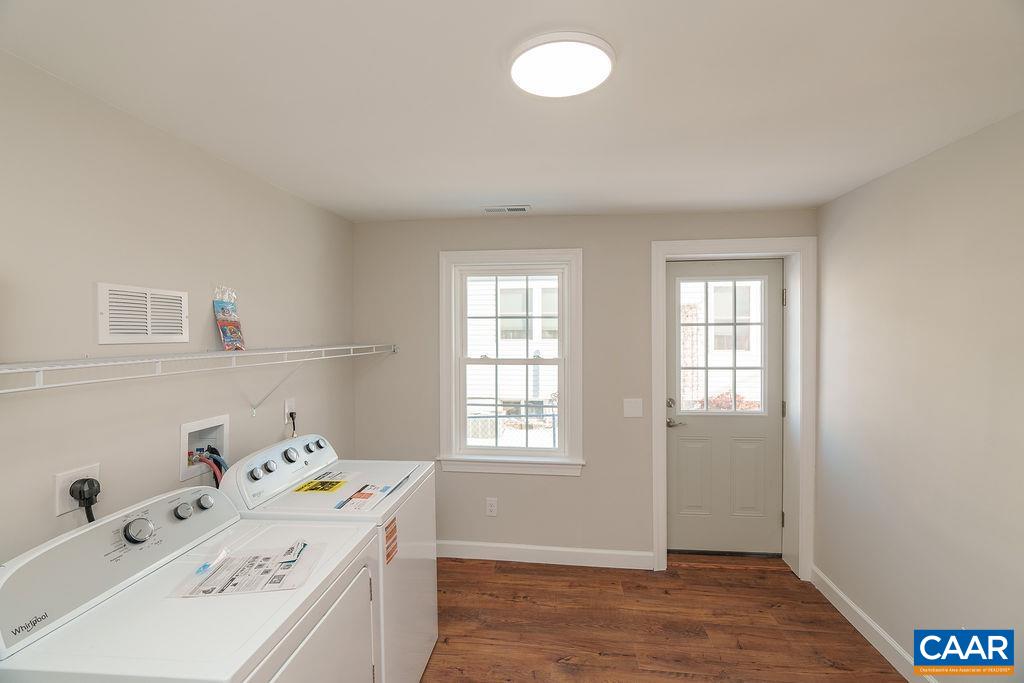 1433 HARDING AVE, WAYNESBORO, Virginia 22980, 3 Bedrooms Bedrooms, ,2 BathroomsBathrooms,Residential,1433 HARDING AVE,673019 MLS # 673019