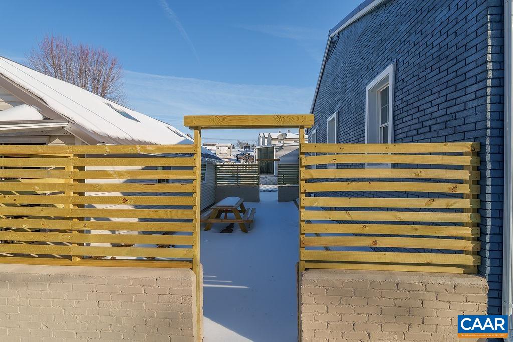 1433 HARDING AVE, WAYNESBORO, Virginia 22980, 3 Bedrooms Bedrooms, ,2 BathroomsBathrooms,Residential,1433 HARDING AVE,673019 MLS # 673019