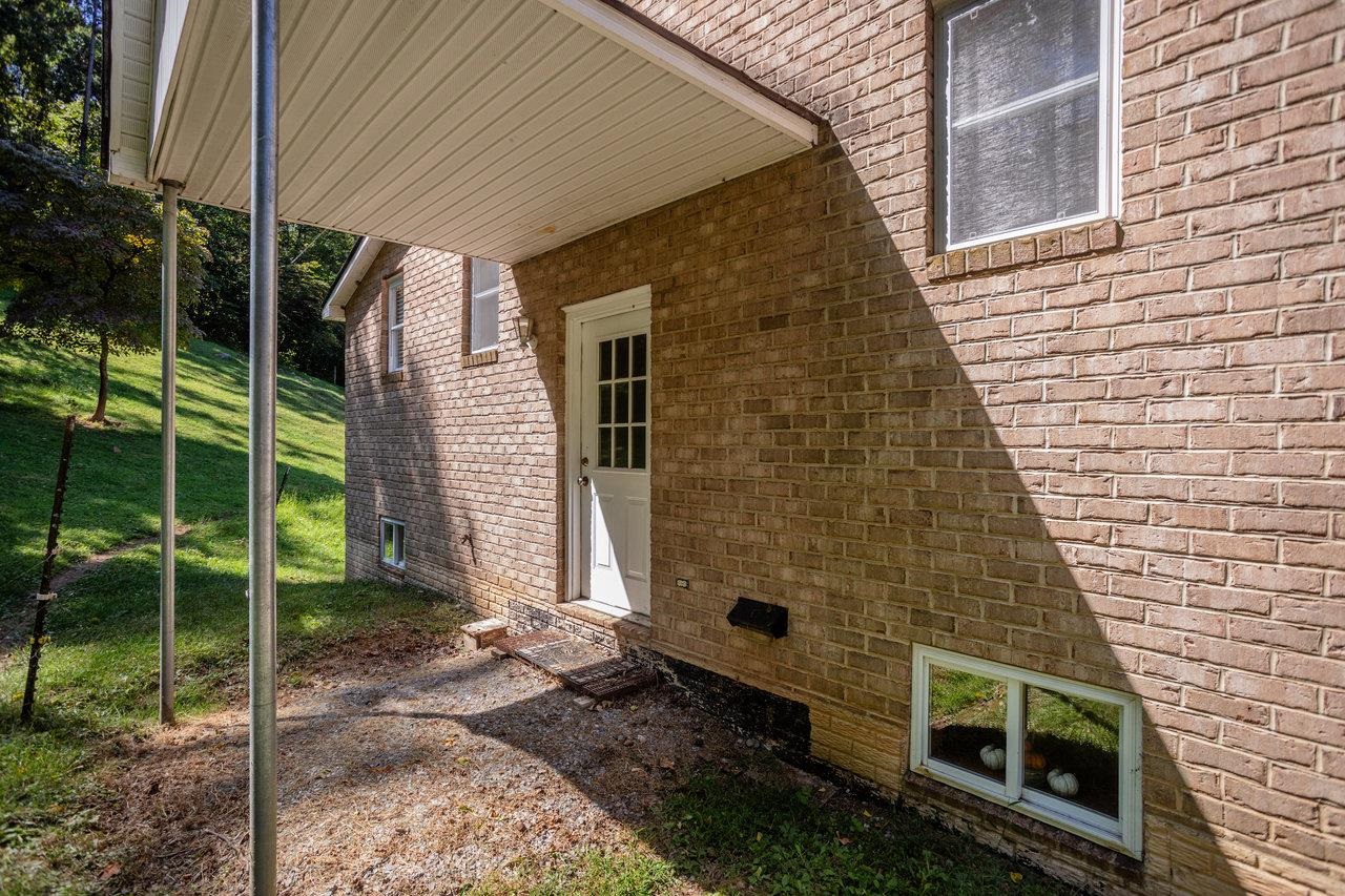 279 HELMS RD, STANLEY, Virginia 22851, 5 Bedrooms Bedrooms, ,2 BathroomsBathrooms,Residential,279 HELMS RD,674429 MLS # 674429