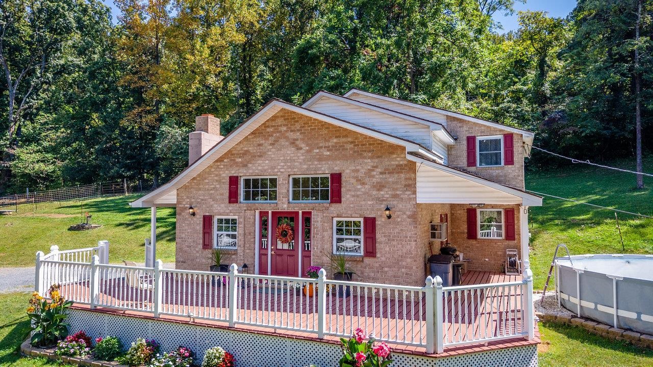 279 HELMS RD, STANLEY, Virginia 22851, 5 Bedrooms Bedrooms, ,2 BathroomsBathrooms,Residential,279 HELMS RD,674429 MLS # 674429