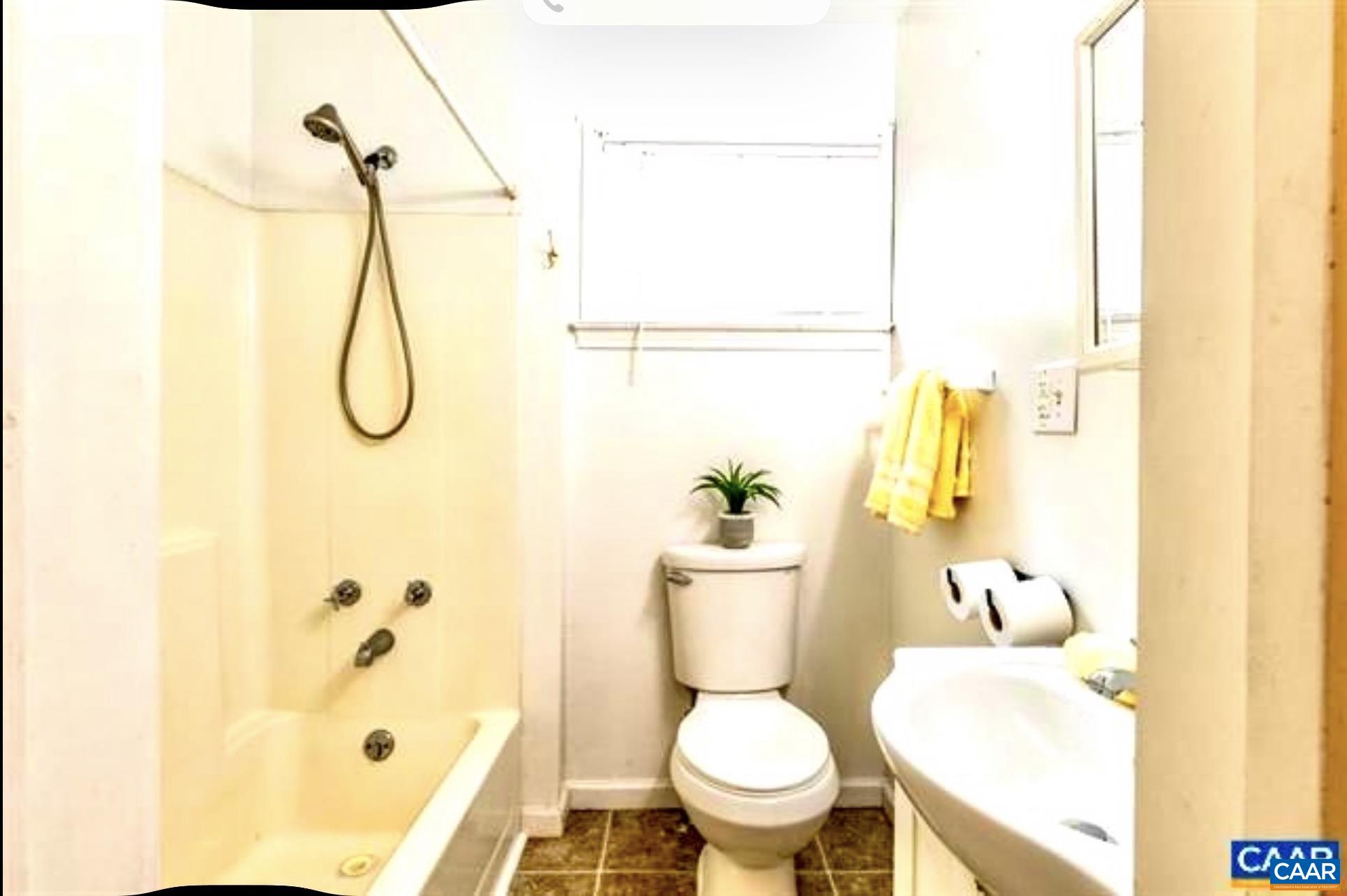 8955 LOUISA RD, GORDONSVILLE, Virginia 22942, 2 Bedrooms Bedrooms, ,1 BathroomBathrooms,Residential,8955 LOUISA RD,674430 MLS # 674430