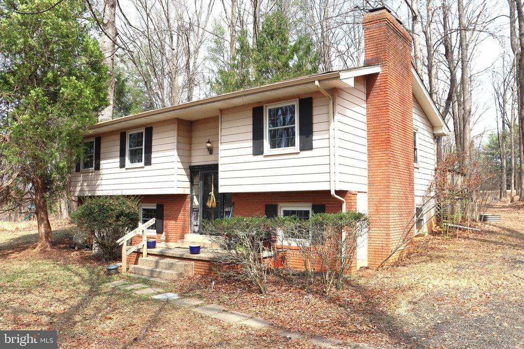 9305 LEES RIDGE RD, WARRENTON, Virginia 20186, 3 Bedrooms Bedrooms, ,2 BathroomsBathrooms,Residential,9305 LEES RIDGE RD,VAFQ2020942 MLS # VAFQ2020942