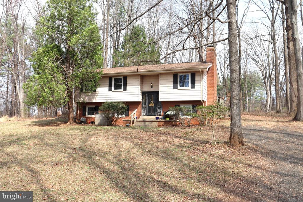 9305 LEES RIDGE RD, WARRENTON, Virginia 20186, 3 Bedrooms Bedrooms, ,2 BathroomsBathrooms,Residential,9305 LEES RIDGE RD,VAFQ2020942 MLS # VAFQ2020942