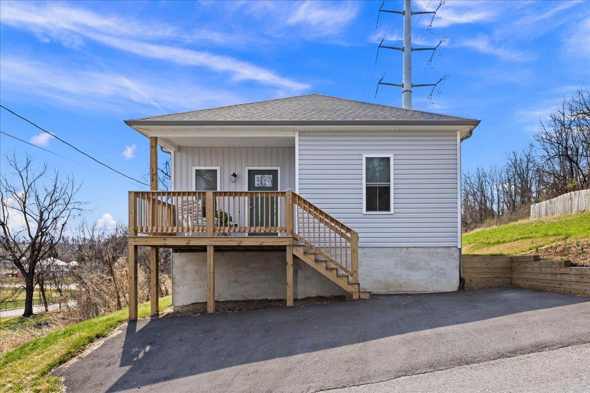 138 GARBER ST, STAUNTON, Virginia 24401, 3 Bedrooms Bedrooms, ,2 BathroomsBathrooms,Residential,138 GARBER ST,674441 MLS # 674441