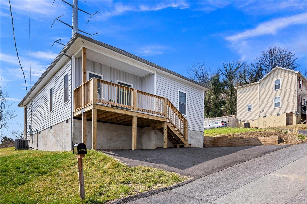 138 GARBER ST, STAUNTON, Virginia 24401, 3 Bedrooms Bedrooms, ,2 BathroomsBathrooms,Residential,138 GARBER ST,674441 MLS # 674441