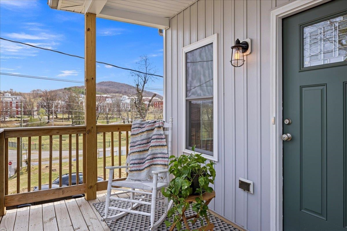 138 GARBER ST, STAUNTON, Virginia 24401, 3 Bedrooms Bedrooms, ,2 BathroomsBathrooms,Residential,138 GARBER ST,674441 MLS # 674441